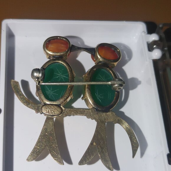 Vintage WRE 12K GF Scarab Beetle Brooch Green Orange Glass Cabochons Reversed - Picture 2 of 7